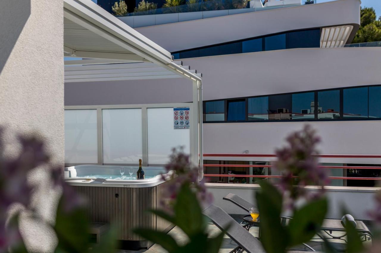 Seaside Penthouse With Hot Tub Sky Living Leilighet Split Eksteriør bilde