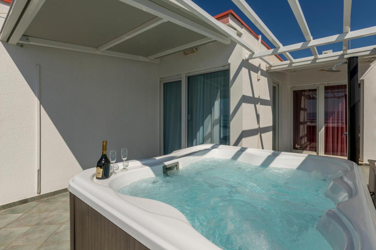 Seaside Penthouse With Hot Tub Sky Living Leilighet Split Eksteriør bilde