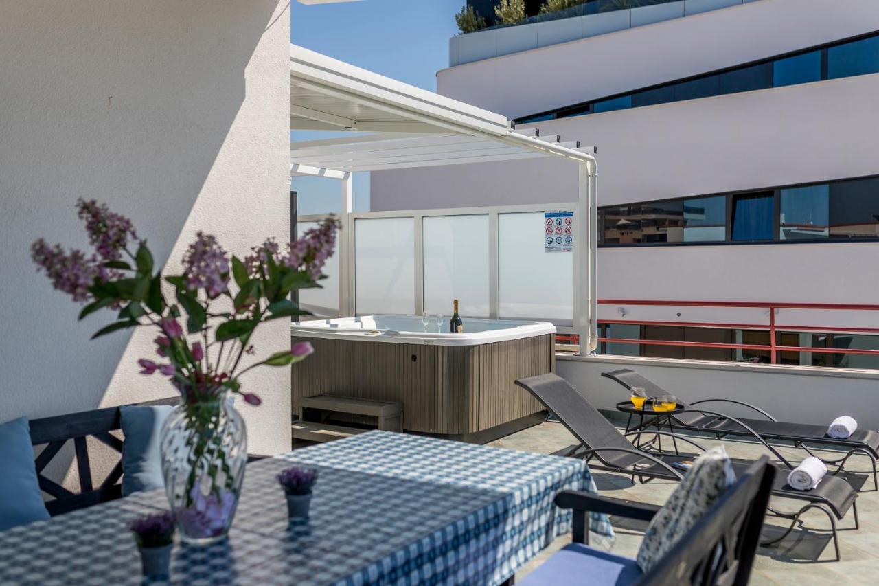 Seaside Penthouse With Hot Tub Sky Living Leilighet Split Eksteriør bilde