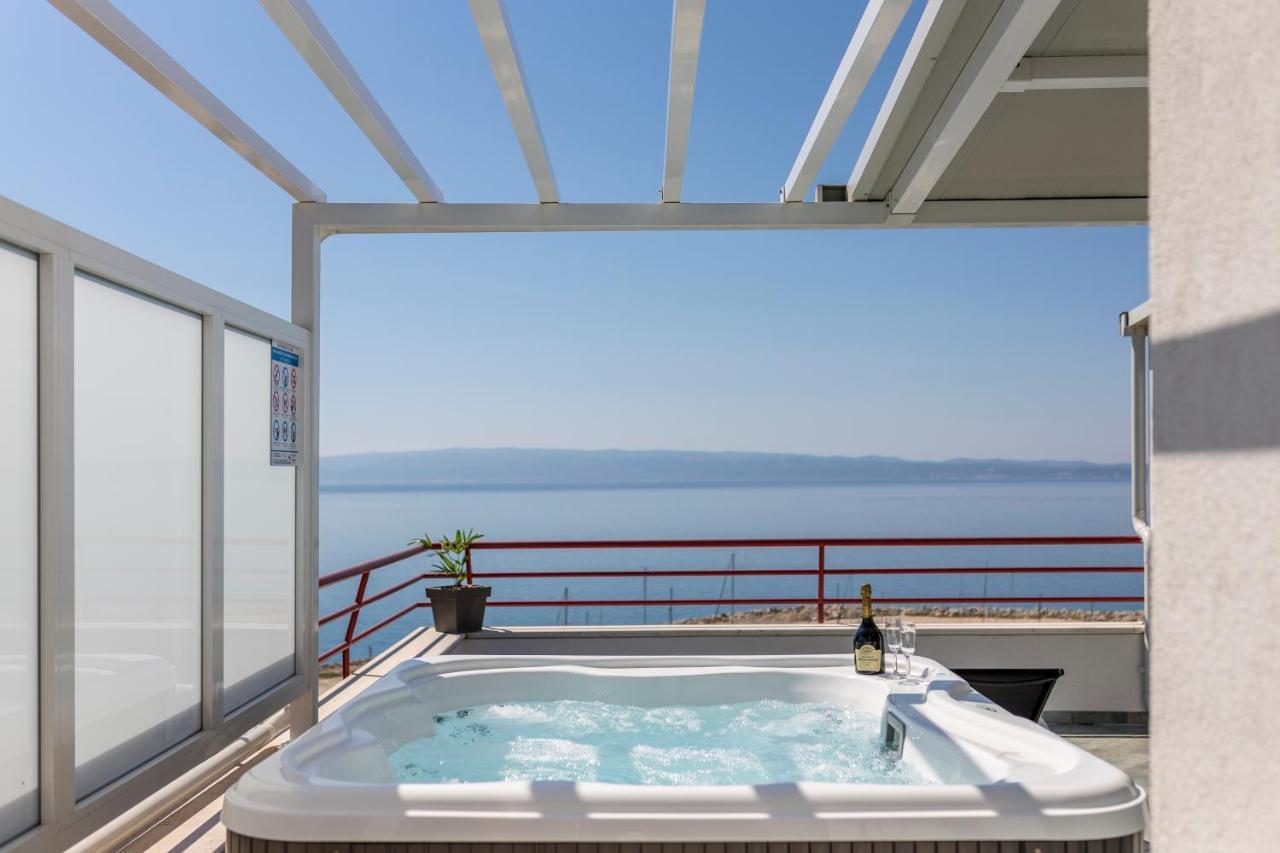 Seaside Penthouse With Hot Tub Sky Living Leilighet Split Eksteriør bilde