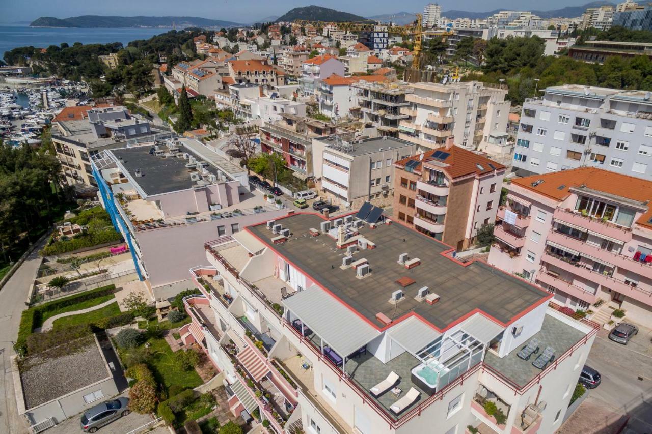 Seaside Penthouse With Hot Tub Sky Living Leilighet Split Eksteriør bilde