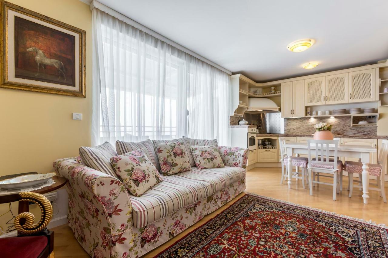 Seaside Penthouse With Hot Tub Sky Living Leilighet Split Eksteriør bilde