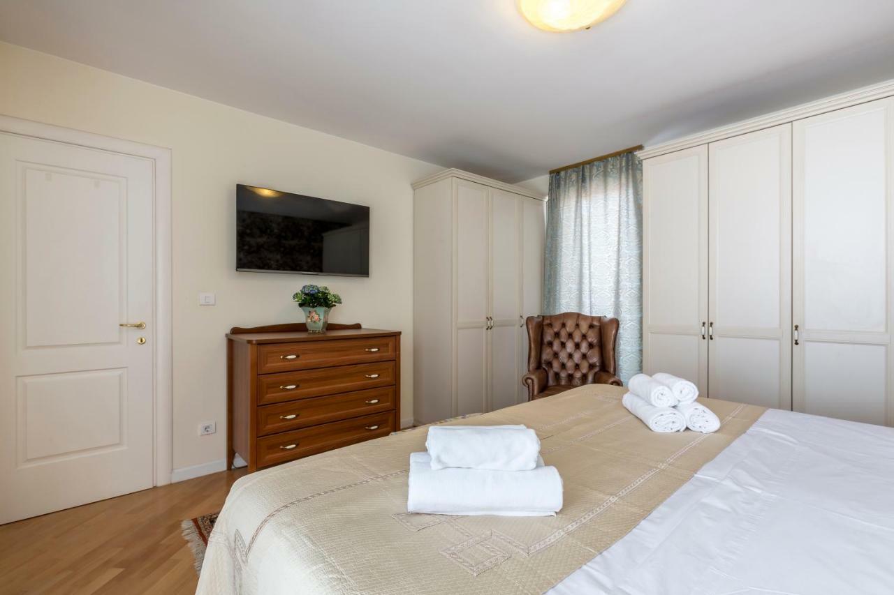 Seaside Penthouse With Hot Tub Sky Living Leilighet Split Eksteriør bilde