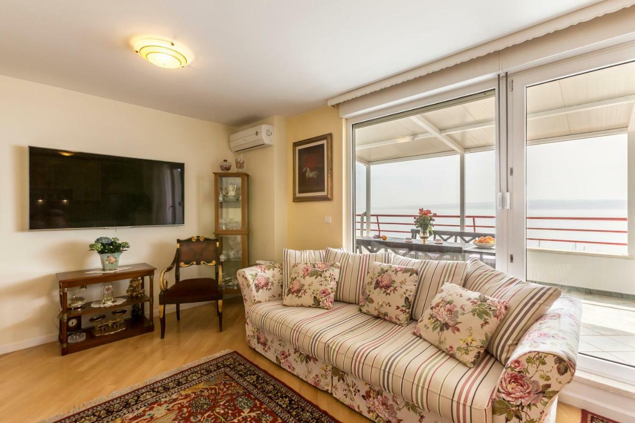 Seaside Penthouse With Hot Tub Sky Living Leilighet Split Eksteriør bilde